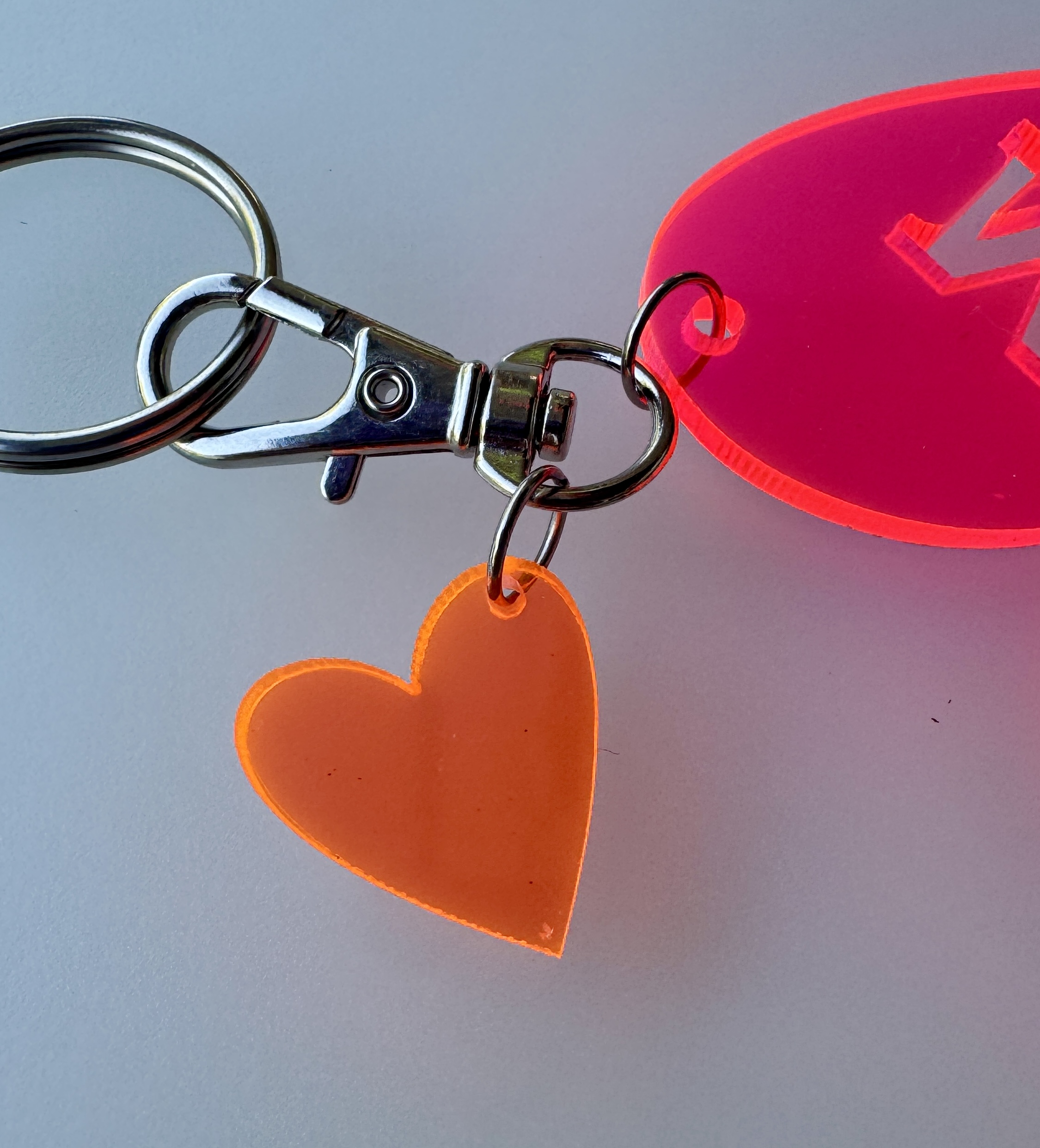 Acryl Anhänger "CHARMS"