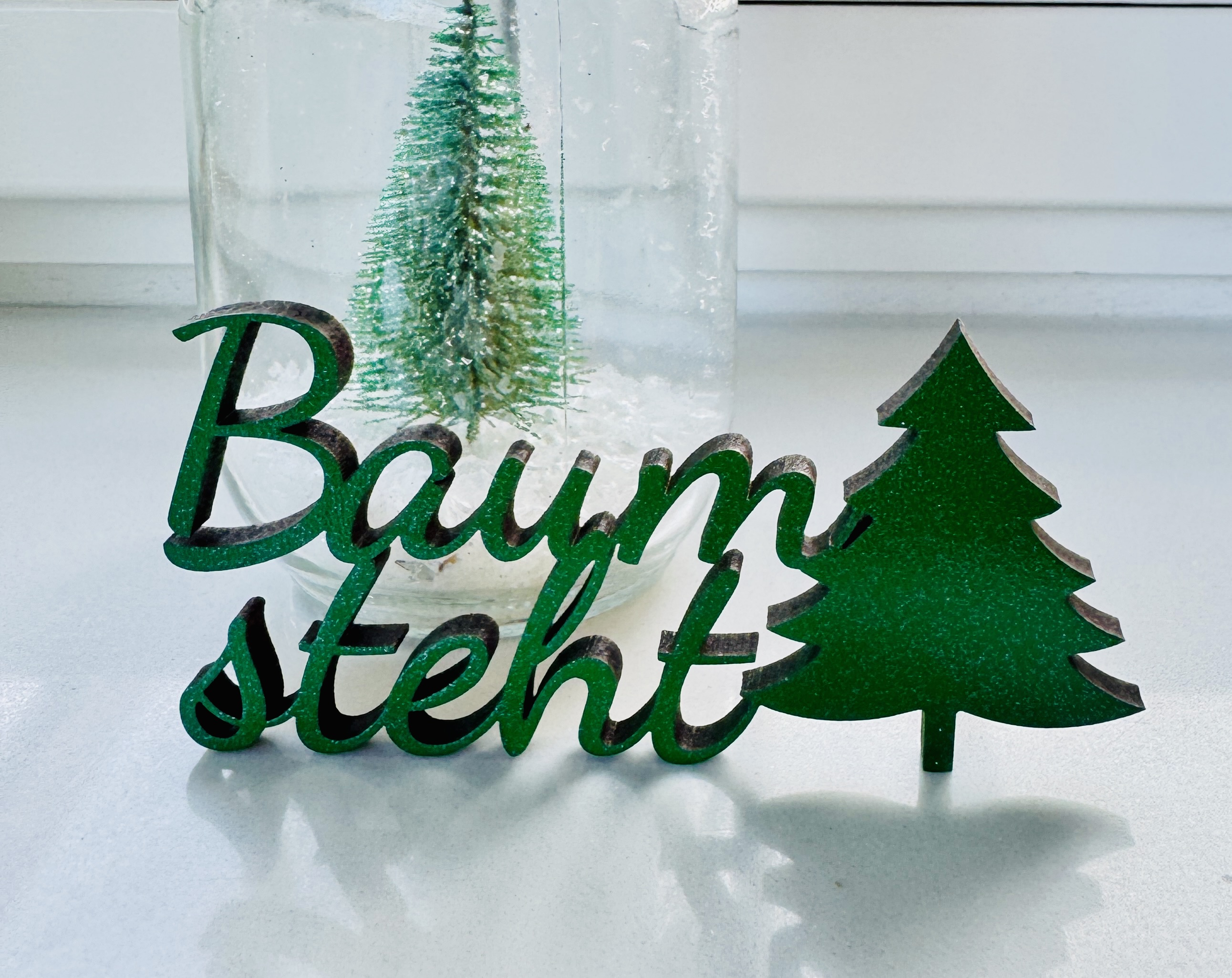 Schriftzug "Baum steht"