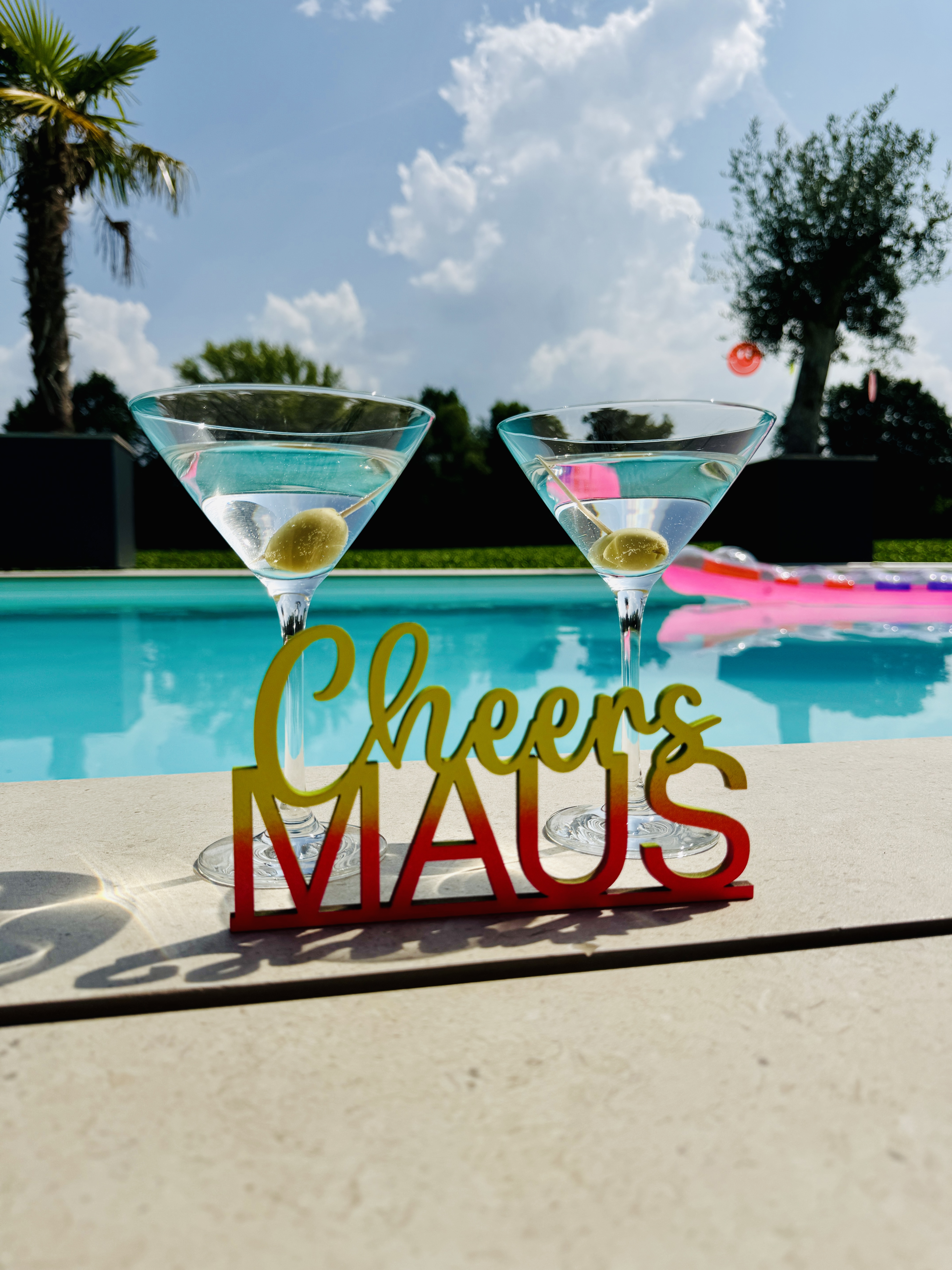 Schriftzug "Cheers MAUS"  