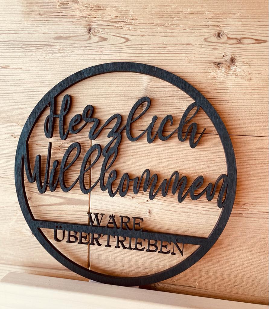 Holzkranz Herzlich Willkommen wäre übertrieben