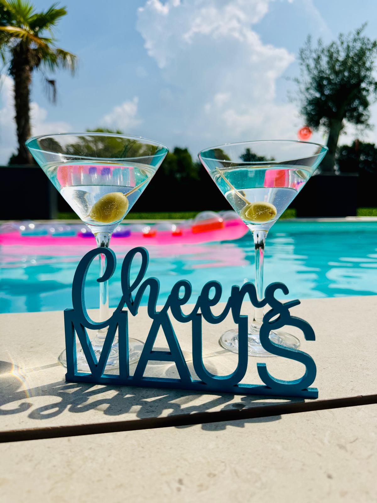 Schriftzug "Cheers MAUS"  