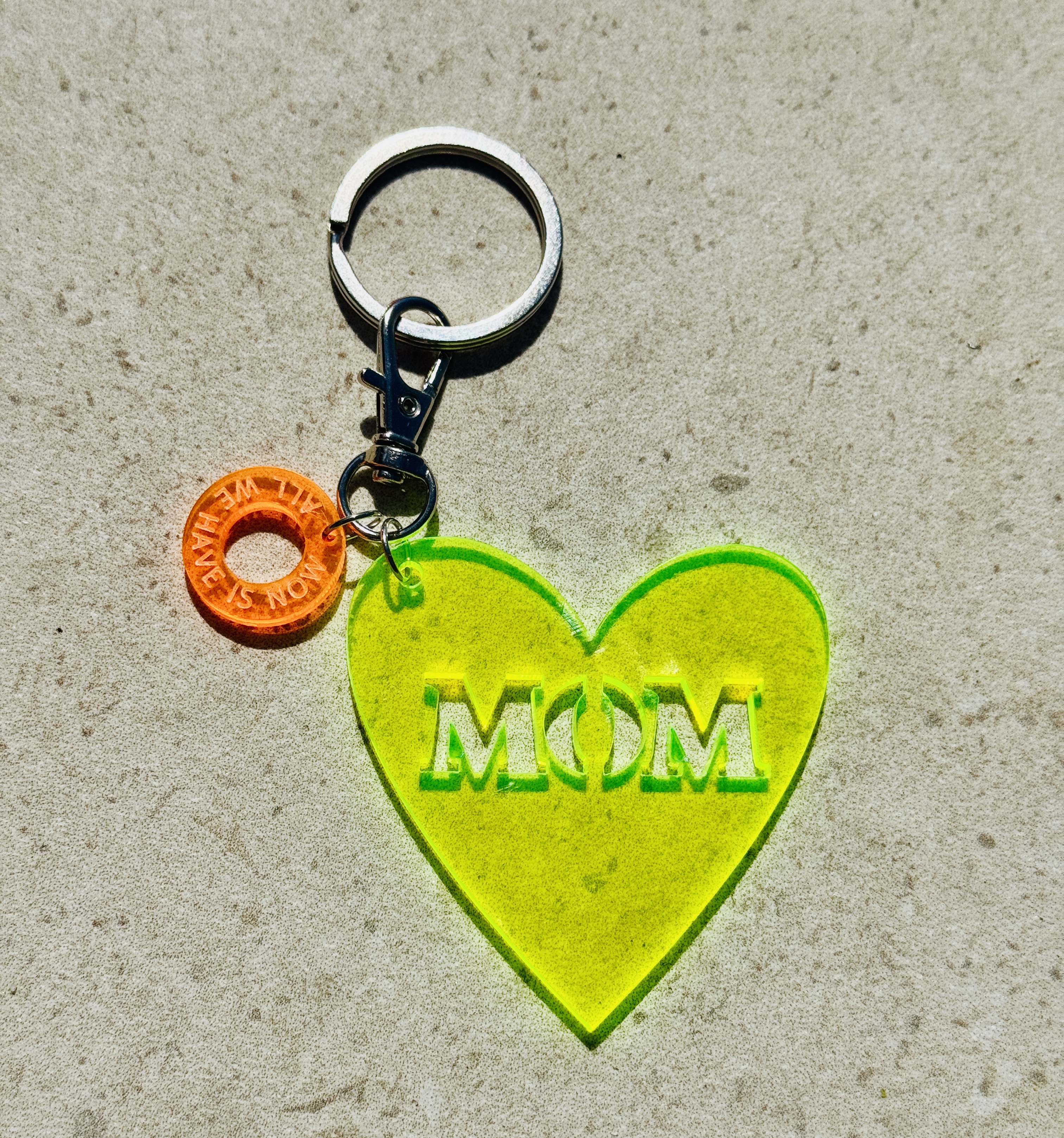 Schlüssel- u. Taschenanhänger MOM